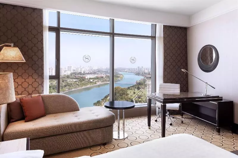 Club Room King Bed, Sheraton Grand Adana
