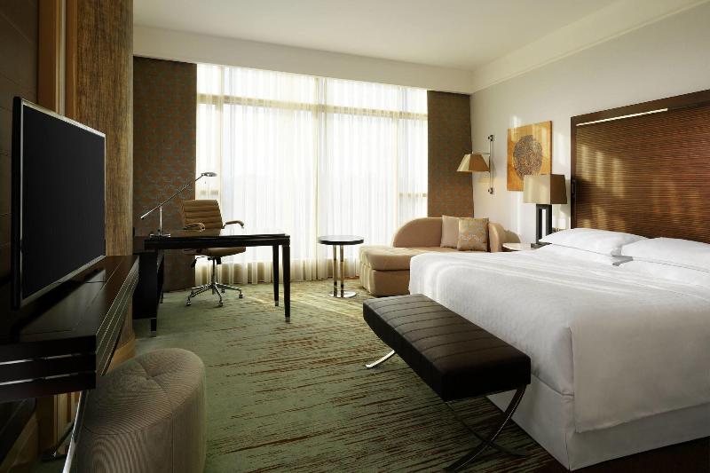 Deluxe room with river view, Sheraton Grand Adana