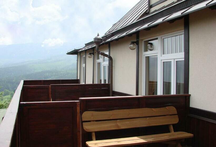 غرفة سوبيريور ثلاثية, Tarasy Wang