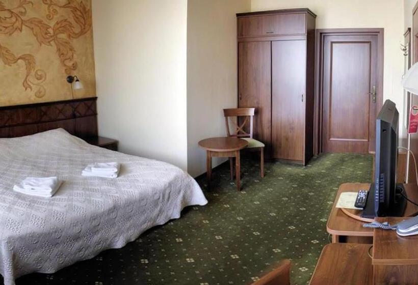 غرفة قياسية, Tarasy Wang