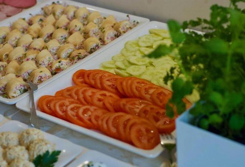 غرفة قياسية, Tarasy Wang