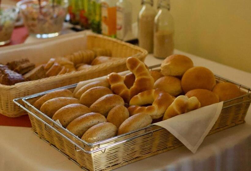 غرفة قياسية, Tarasy Wang