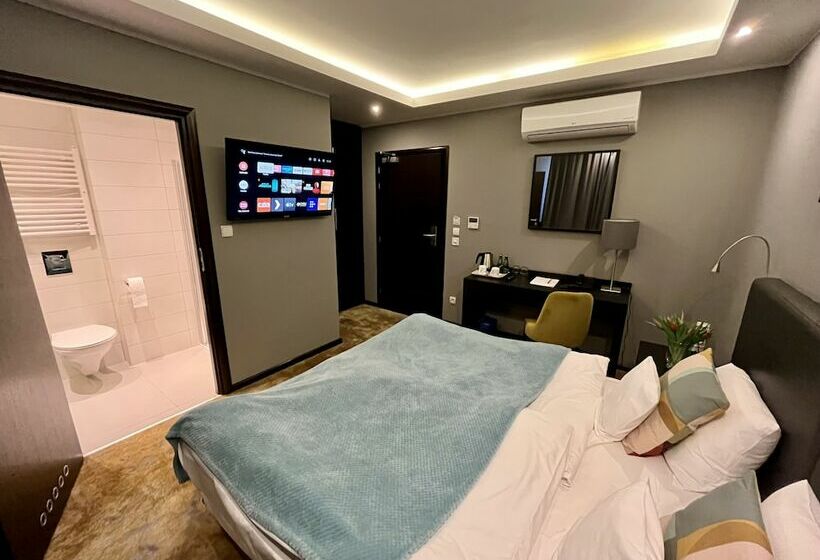 Quarto Estandar, Malta Premium