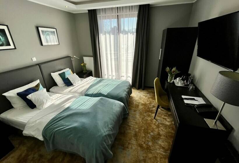 Quarto Estandar, Malta Premium