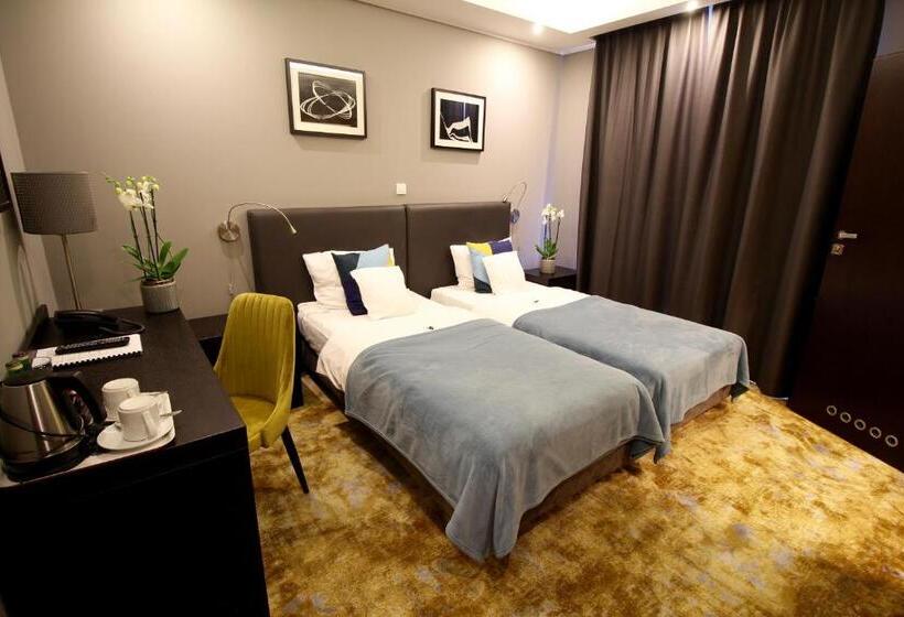 Quarto Estandar, Malta Premium