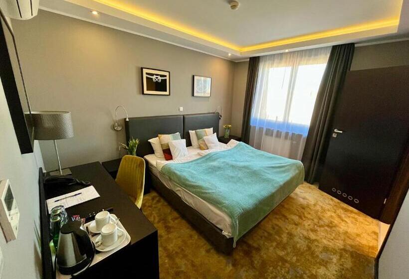 Quarto Estandar, Malta Premium