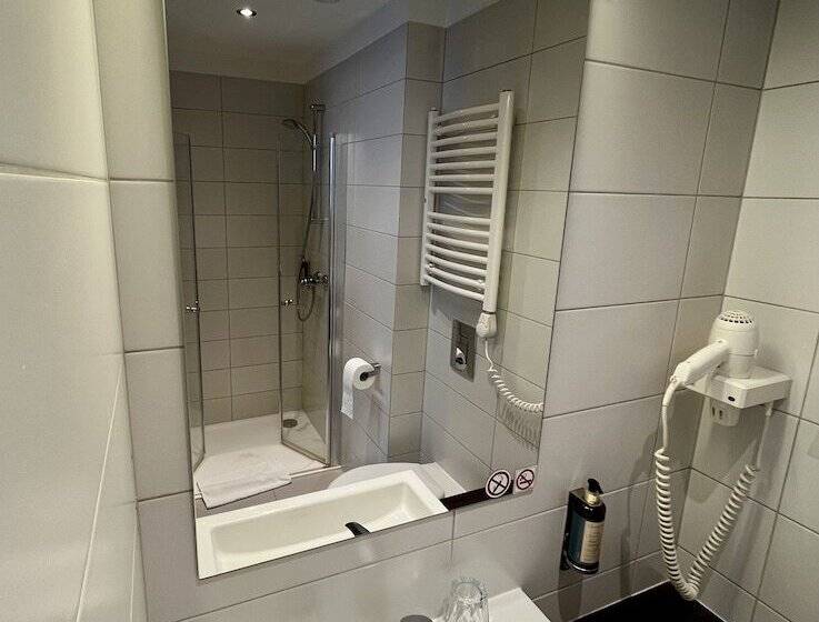 Quarto Estandar, Malta Premium