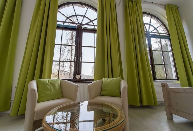 豪华套房, Penzion Zamecka Zahrada