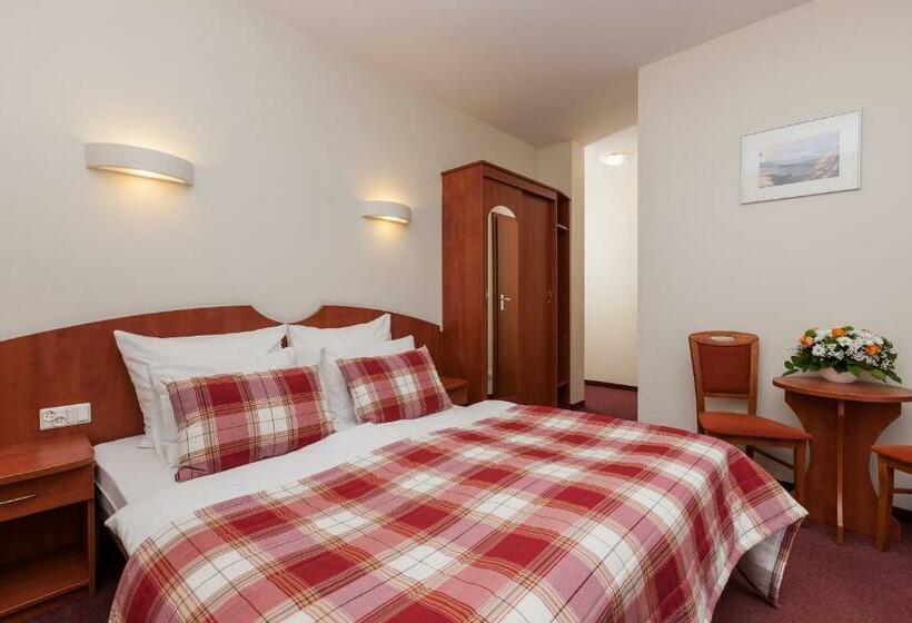 غرفة قياسية مزوَّدة بشُرفة, Rezydencja Bielik