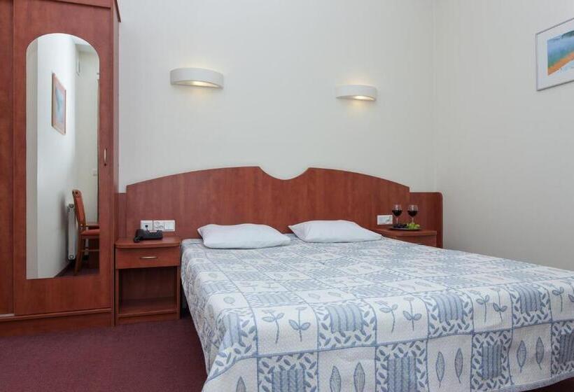 غرفة قياسية مزوَّدة بشُرفة, Rezydencja Bielik