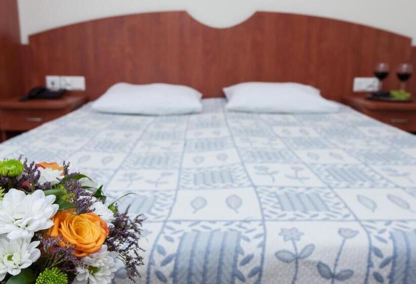 غرفة قياسية مزوَّدة بشُرفة, Rezydencja Bielik