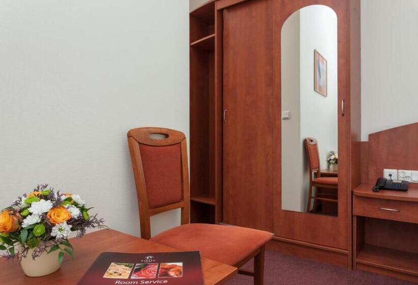 إستديو قياسى مزود بشرفة, Rezydencja Bielik