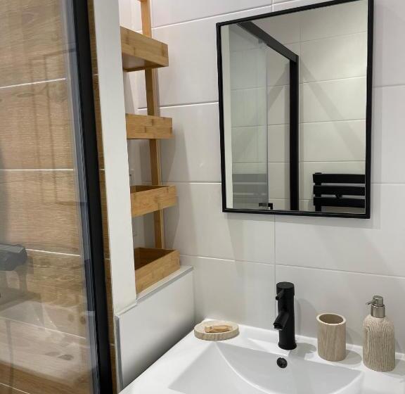 سوییت لوکس, La Maison Du Clocher