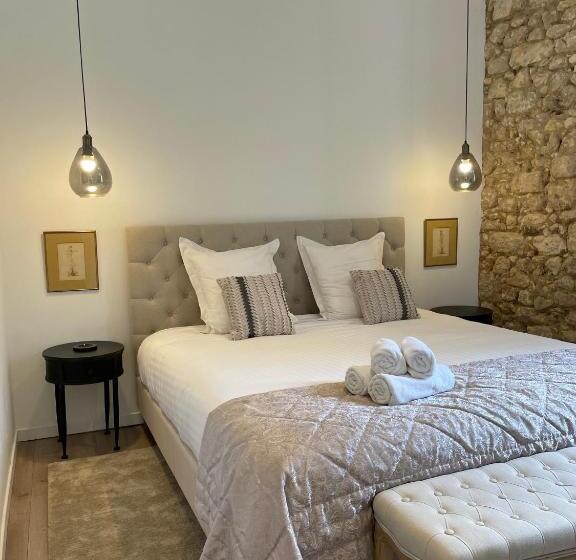 سوییت لوکس, La Maison Du Clocher