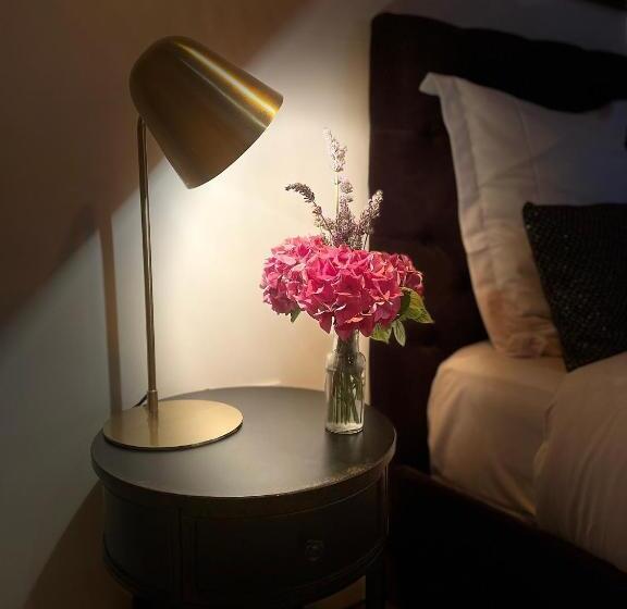 اتاق لوکس, La Maison Du Clocher