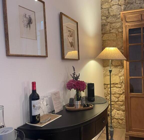 اتاق لوکس, La Maison Du Clocher