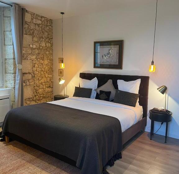 اتاق لوکس, La Maison Du Clocher