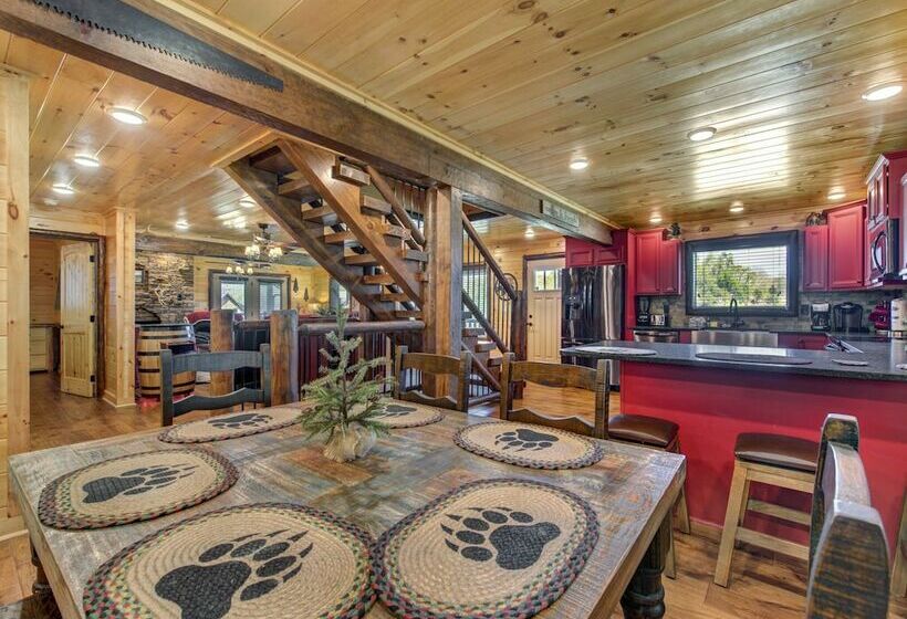 小室, Waldens Creek Lodge