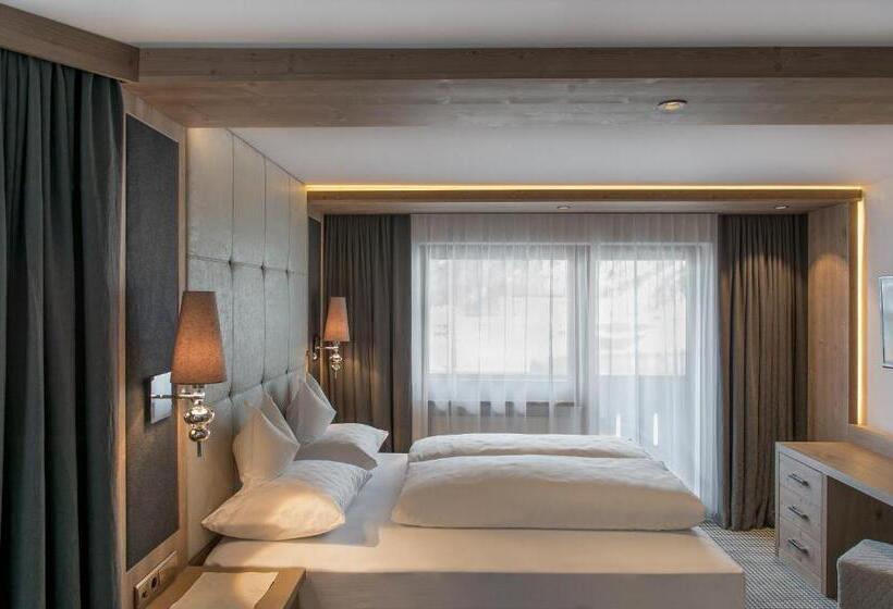 سوییت جونیور با بالکن, Alpen Wellness Resort Hochfirst