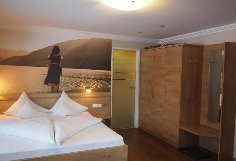 Comfort room with lake view, Frühstückshotel Margret