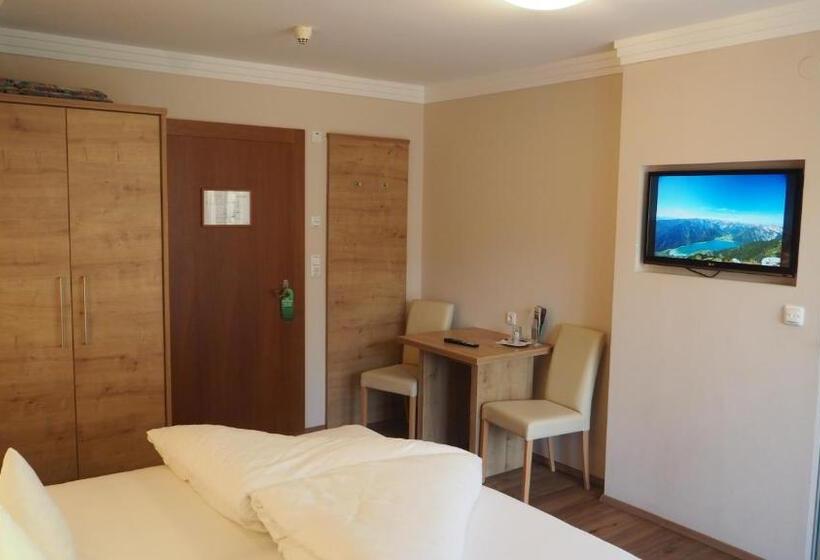 Comfort room with lake view, Frühstückshotel Margret