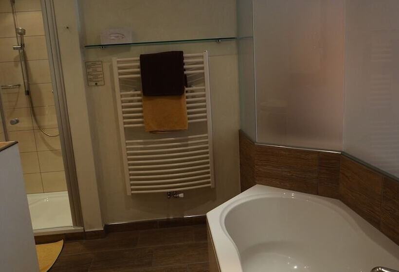Люкс, Frühstückshotel Margret