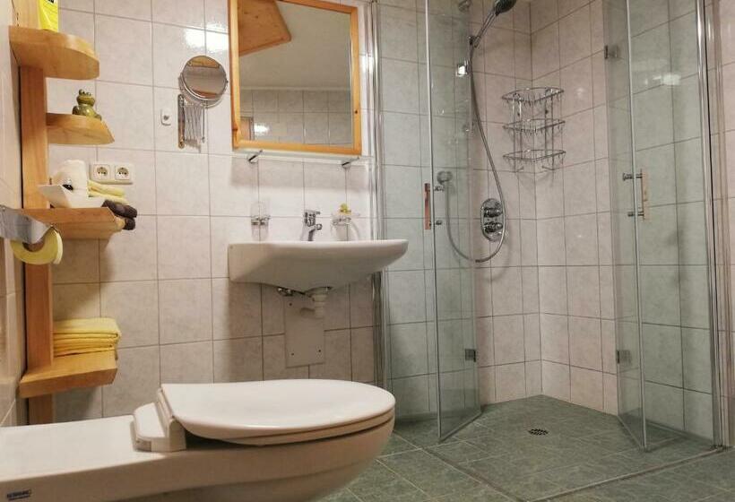 דירת חדר, Grenerhof