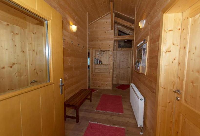 דירת שלושה חדרים, Grenerhof