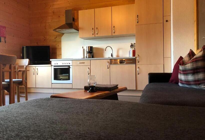 דירת שלושה חדרים, Grenerhof