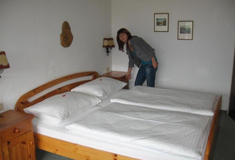 マウンテンビュースタンダードルーム, Backer Ferdl Panzio