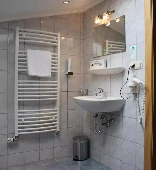 Huoneisto 3 Makuuhuonetta, Das Stoaberg