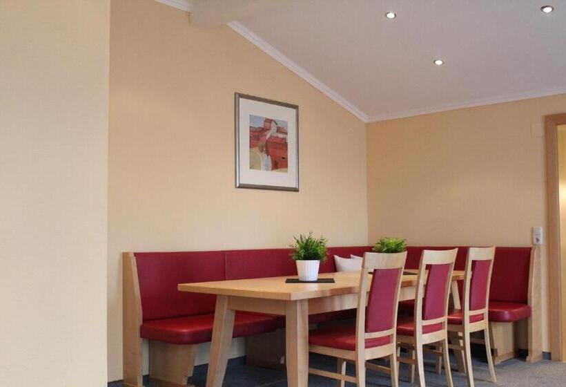 침실 3개 아파트, Das Stoaberg