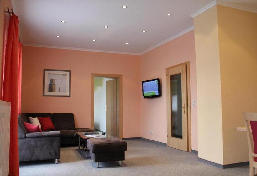 침실 3개 아파트, Das Stoaberg