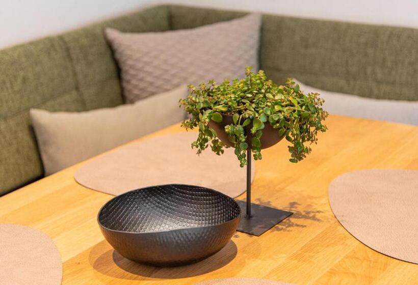 דירת חדר נוף לגינה, Meerberg