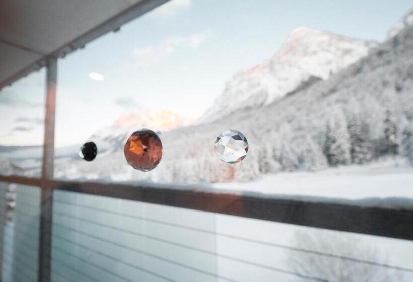 غرفة عائلية مطلّة علي الجبل, Mytirol