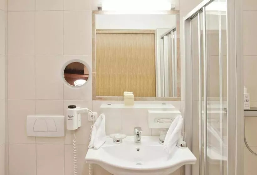 バルコニー付きスタンダードルーム, Landhotel Strasserwirt