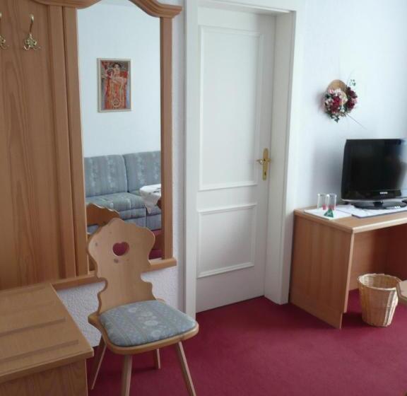 جناح, Gasthof Enzian