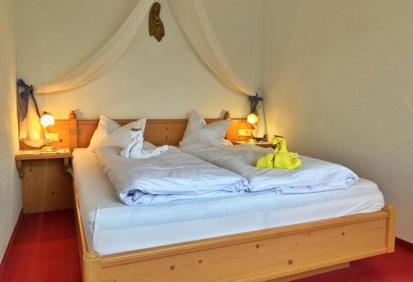 جناح, Gasthof Enzian