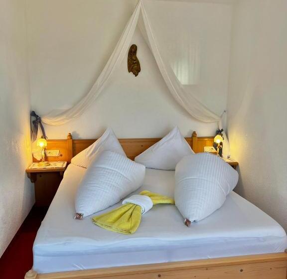 جناح, Gasthof Enzian