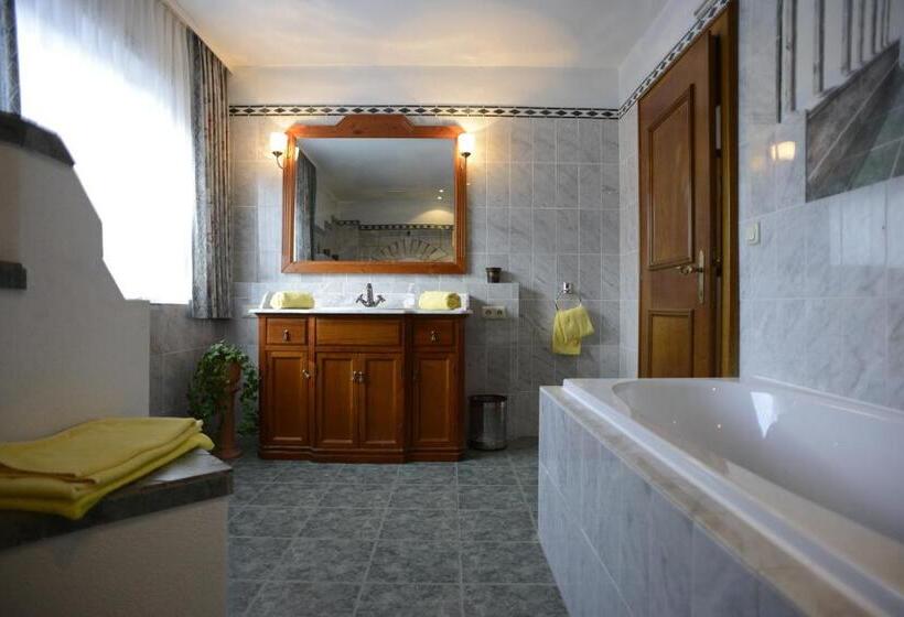 شقة غرفة نوم واحدة مزودة بشُرفة, Gasthof Enzian