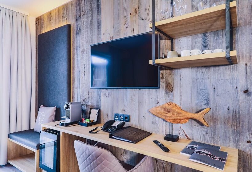 带阳台的高级房间, Stockinggut By Avenida Hotel & Residences