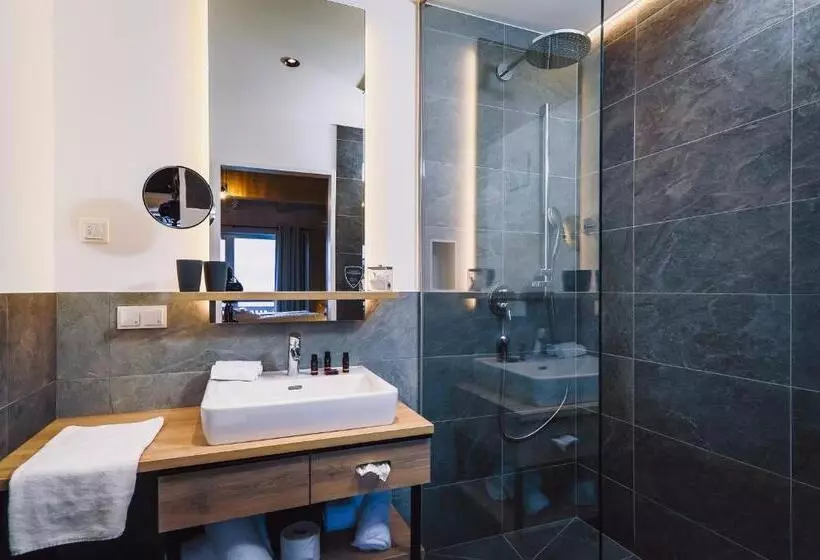 バルコニー付きスーペリアルーム, Stockinggut By Avenida Hotel & Residences