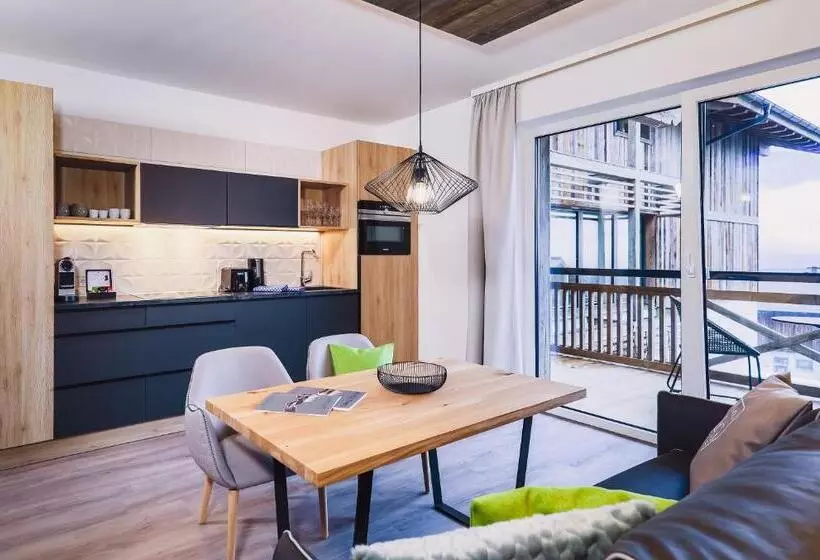 スタンダードスタジオ, Stockinggut By Avenida Hotel & Residences