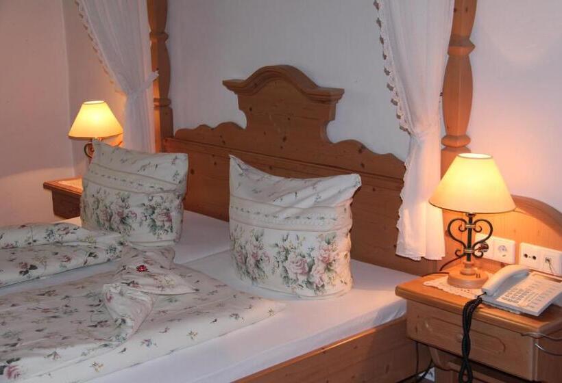 غرفة رومانسية, Wasserstelz Historisches Genusshotel & Restaurant Am Rhein