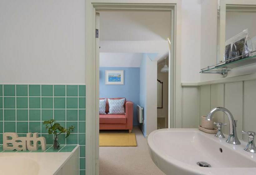 침실 1개 주택, Navas Nook Llp