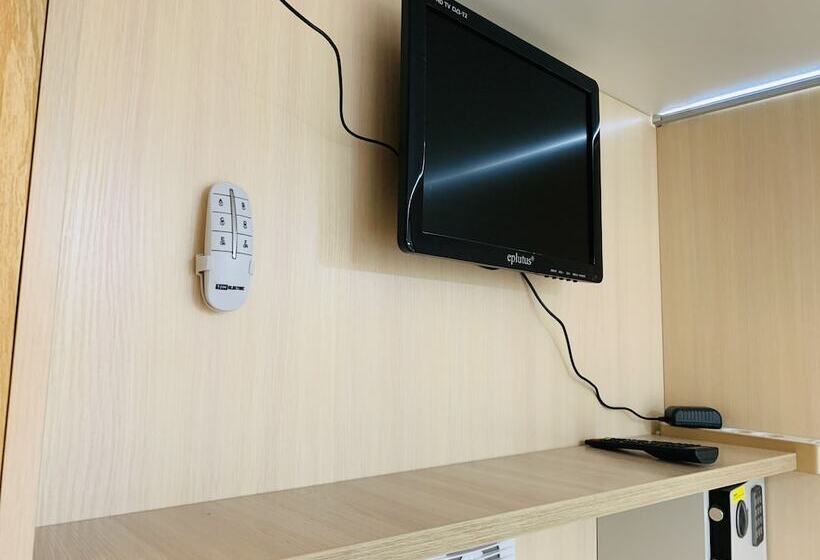 تختخواب در اتاق مشترک, Capsule City