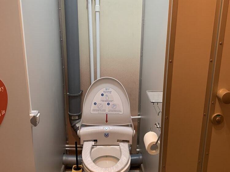 تختخواب در اتاق مشترک, Capsule City