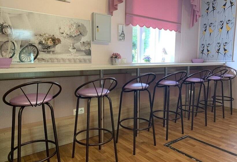 تختخواب در اتاق مشترک, Capsule City