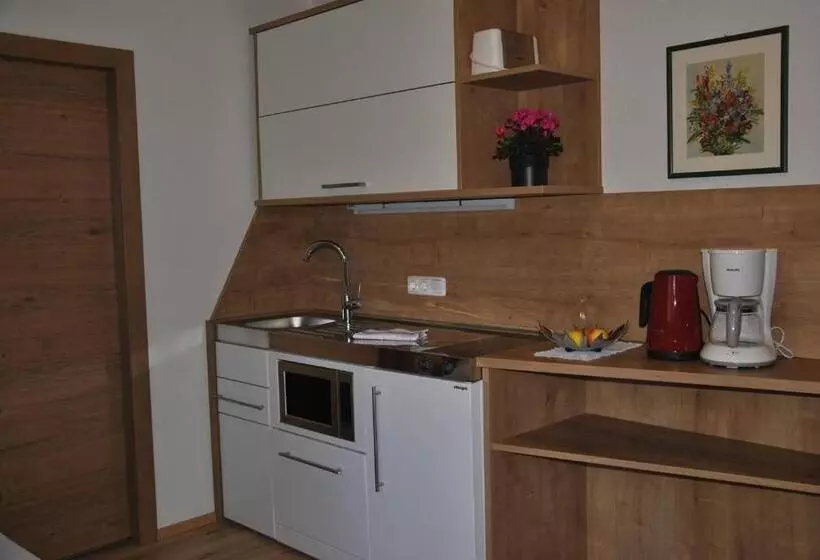 スタンダードスタジオ, Das Luggi Appartements