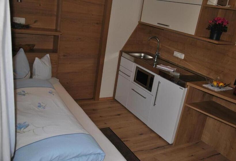 스탠다드 스튜디오, Das Luggi Appartements